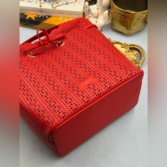 🆕 FURLA 🧿 NWOT Constanza Laser Cut Drawstring Bucket Bag, Red Leather - Picture 15 of 16